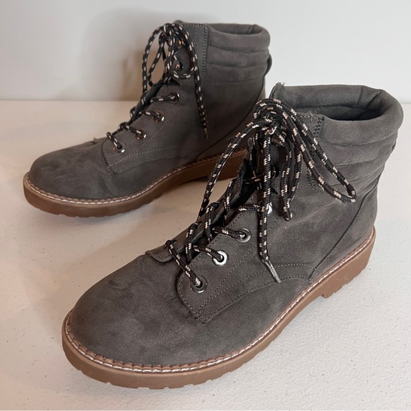 Austin Trading Co. Gray Faux Suede Ankle Boots Lace Up Rubber Sole Women Size 9M - Picture 8 of 13